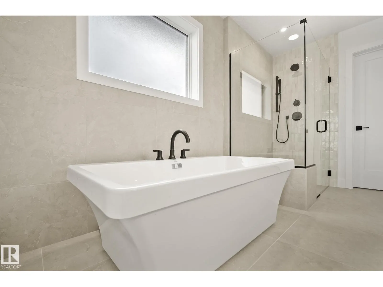 7095 KIVIAQ CR SW