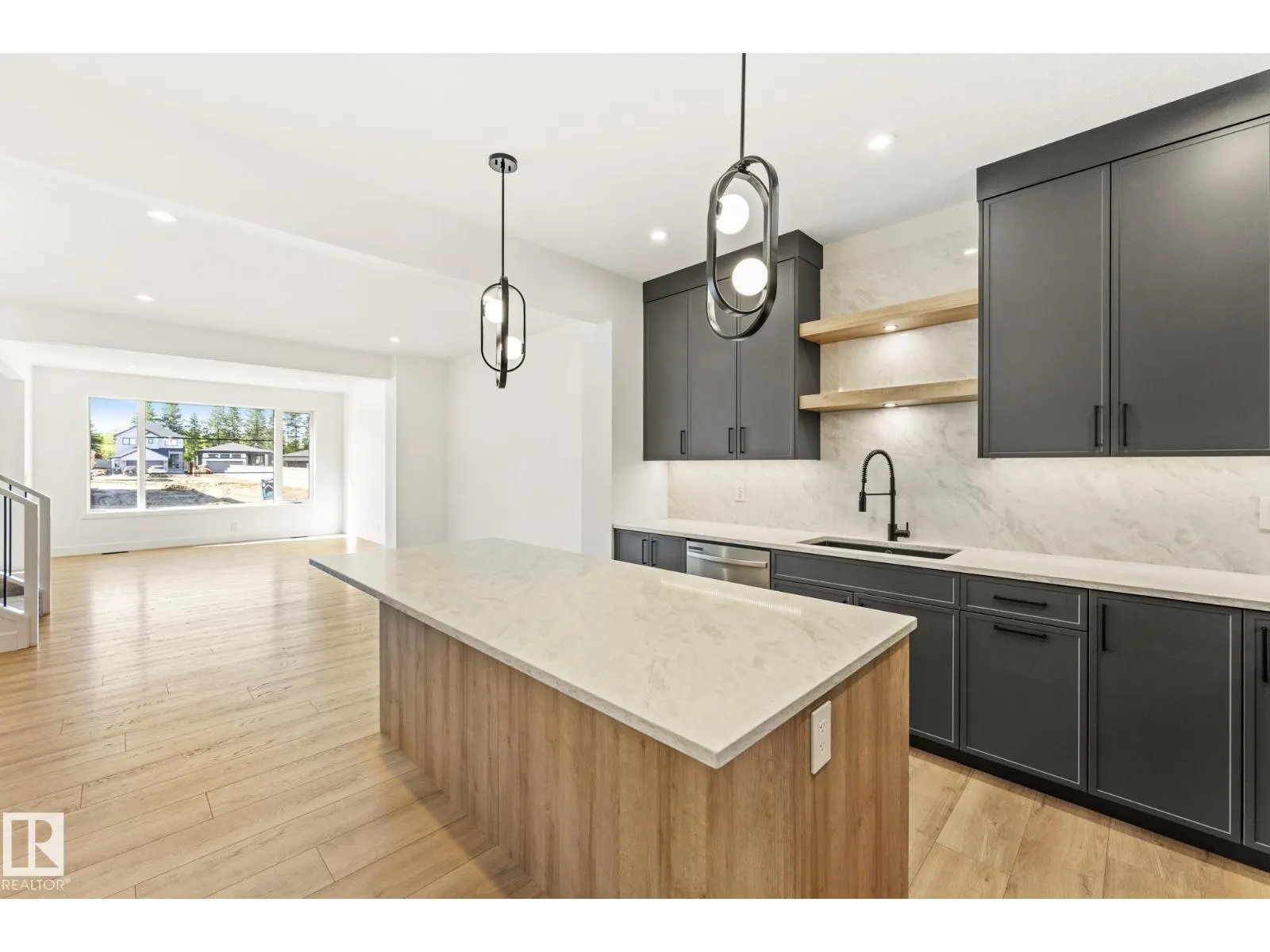103 Newbury Ci