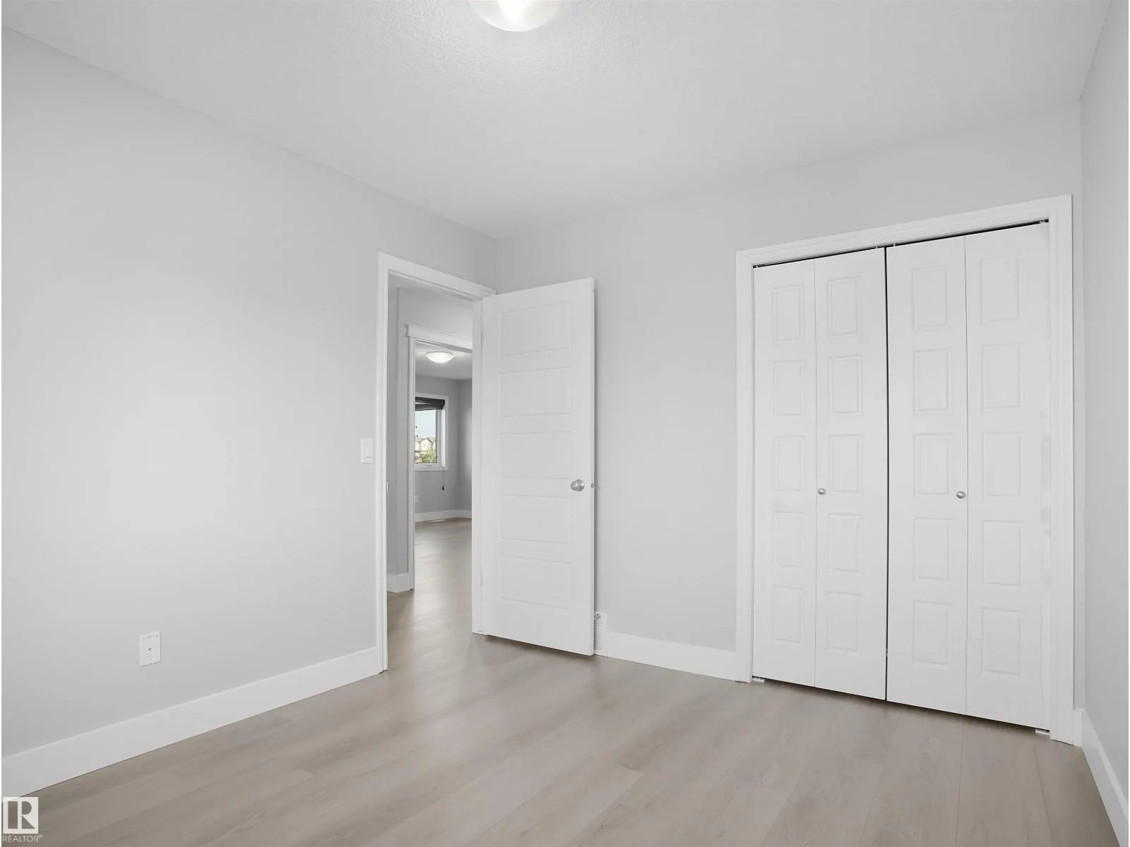 5903 12 AV SW