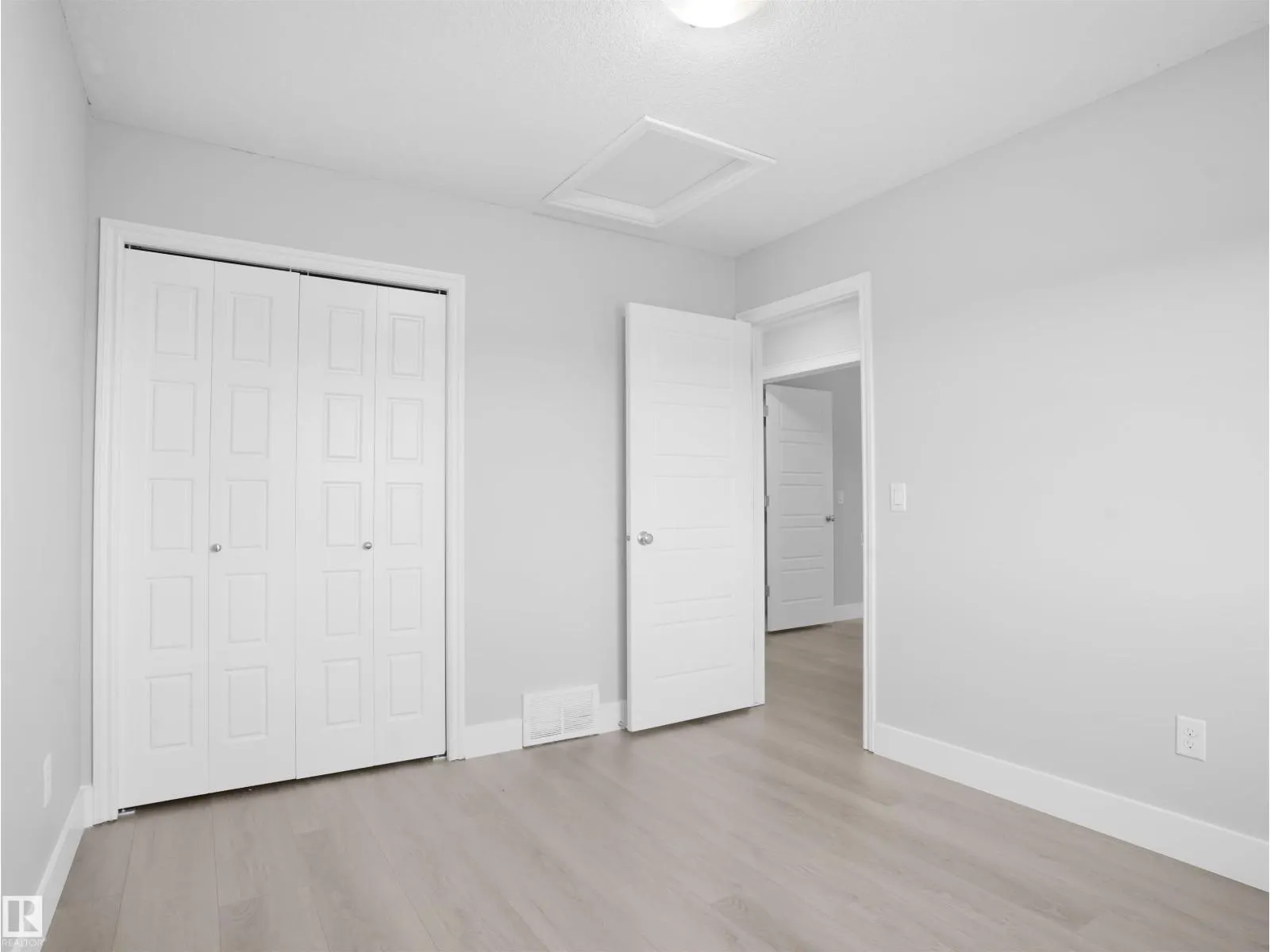 5903 12 AV SW