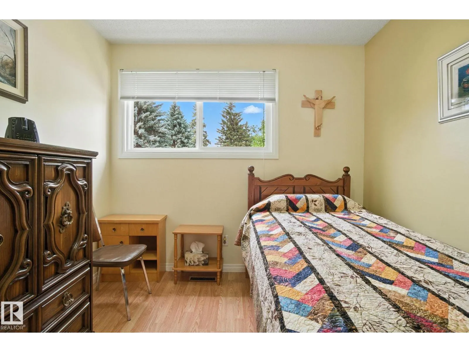 2 LAYDON DR