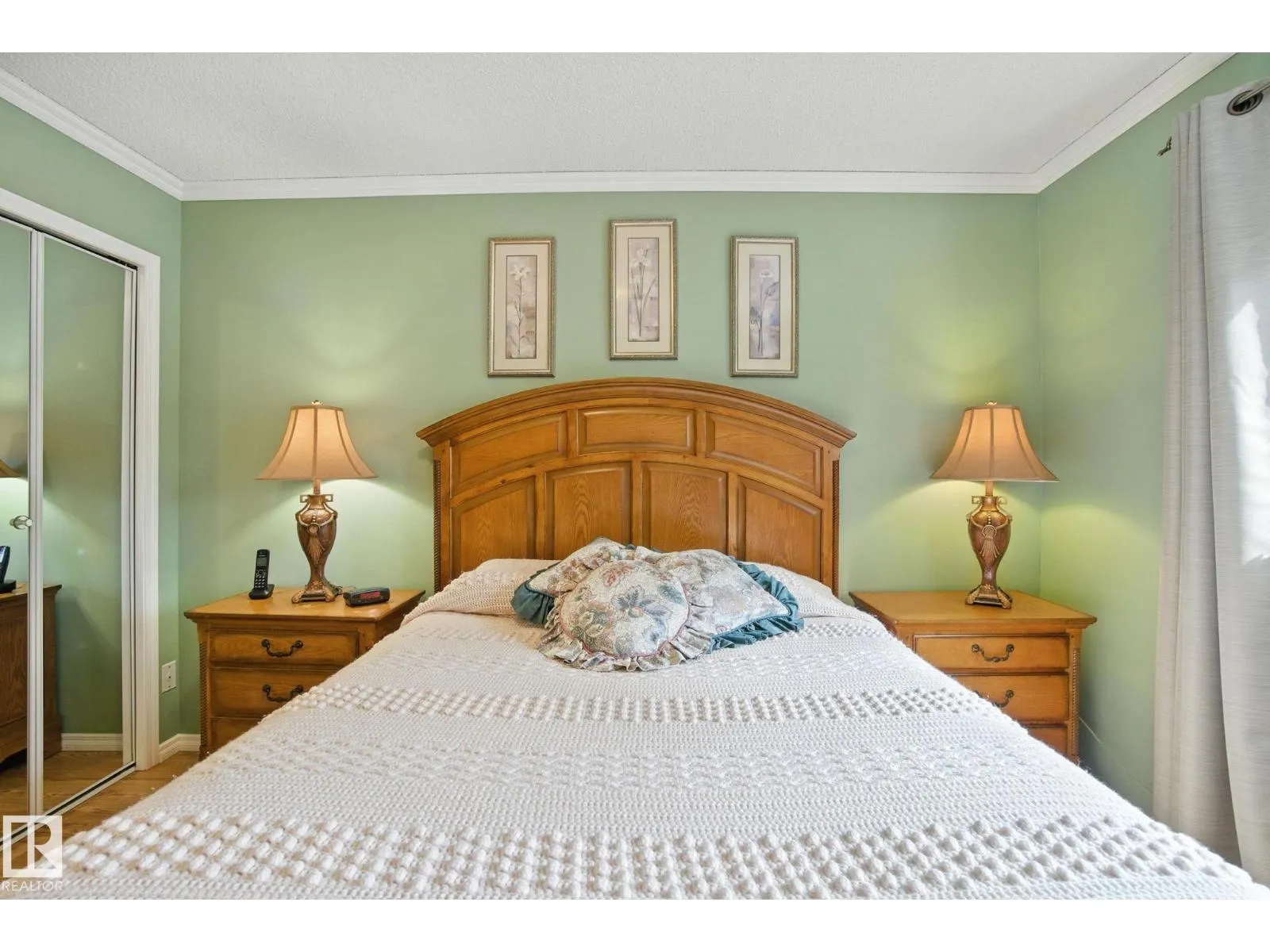 2 LAYDON DR
