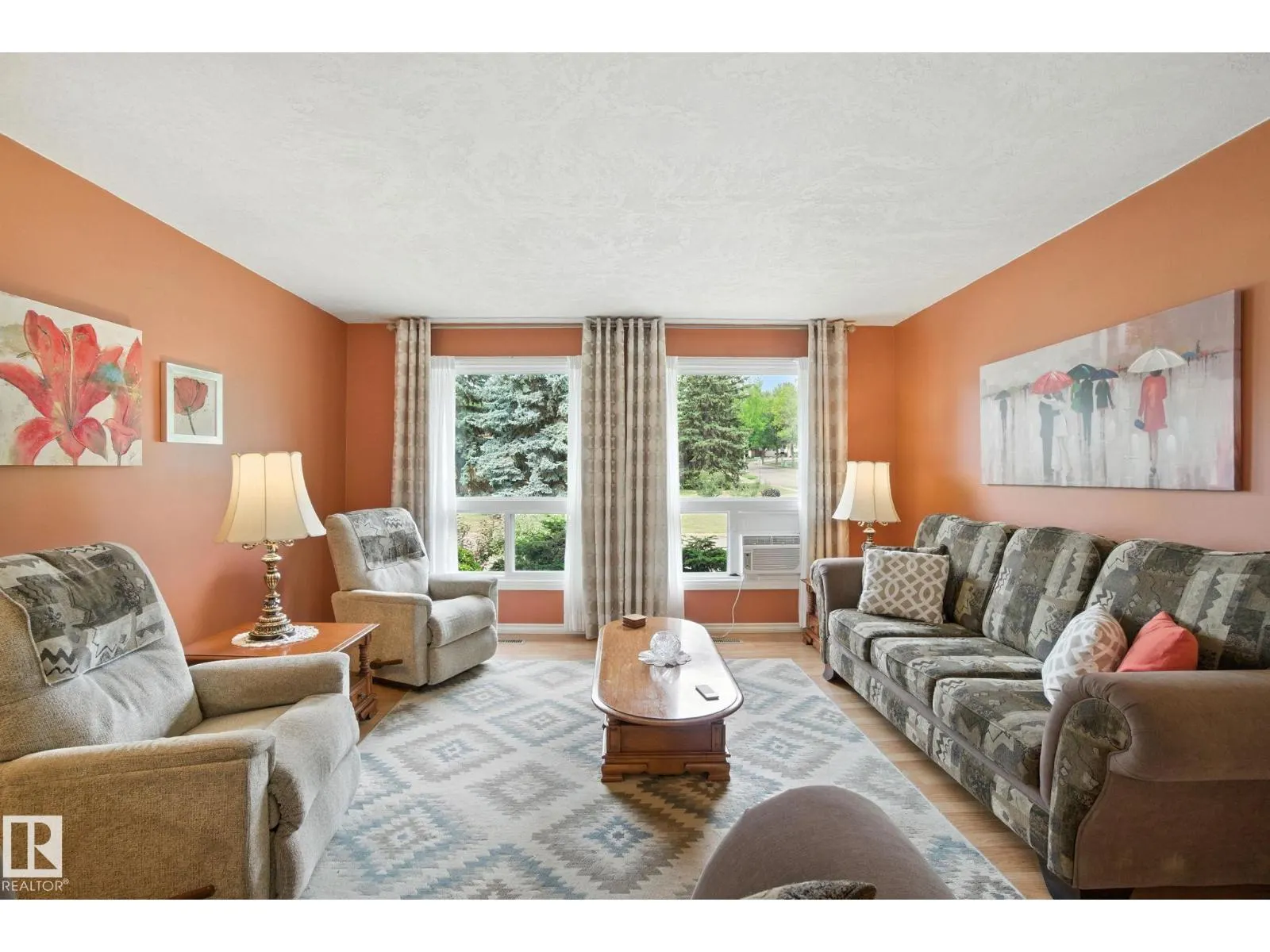 2 LAYDON DR