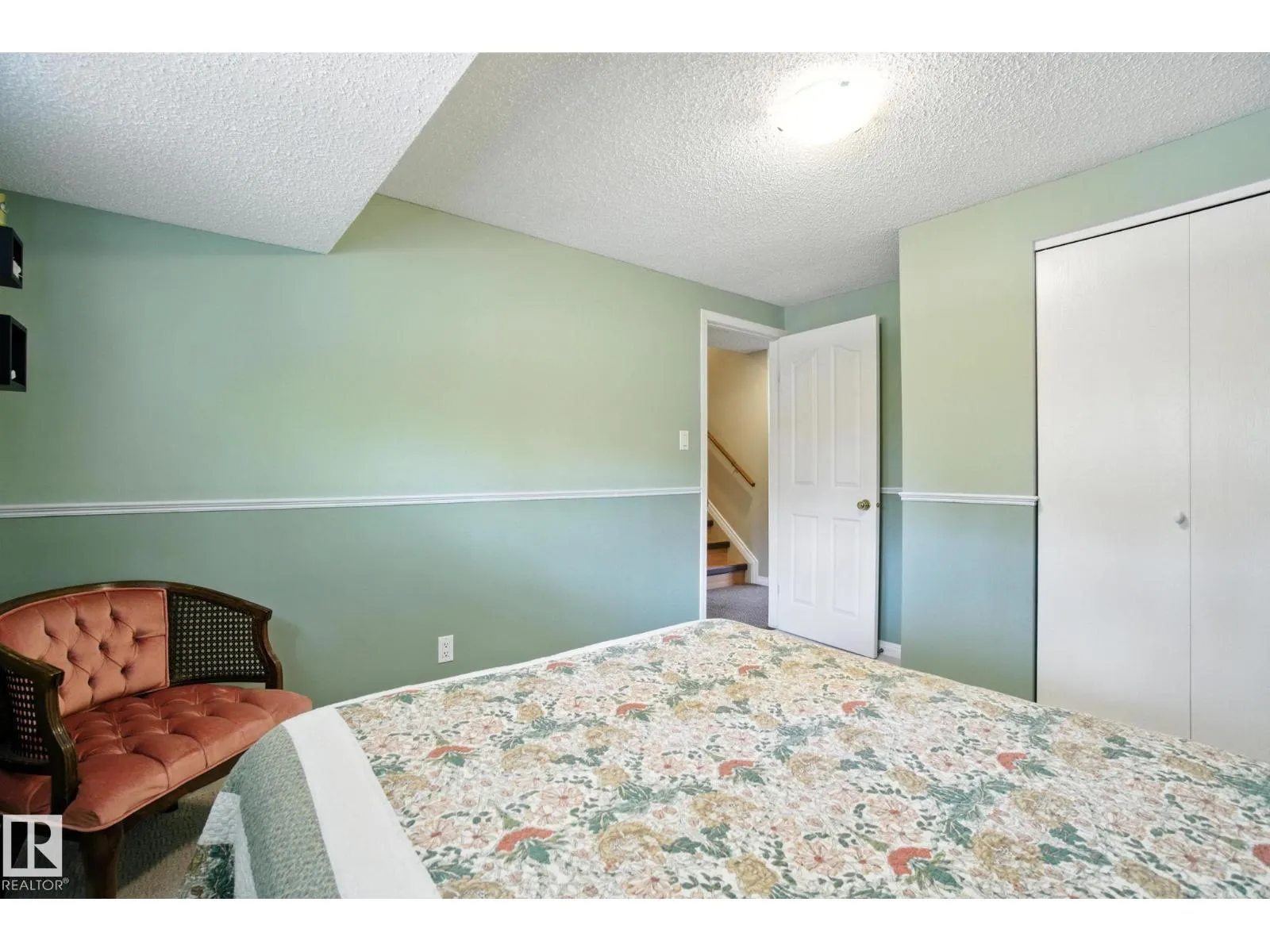 2 LAYDON DR