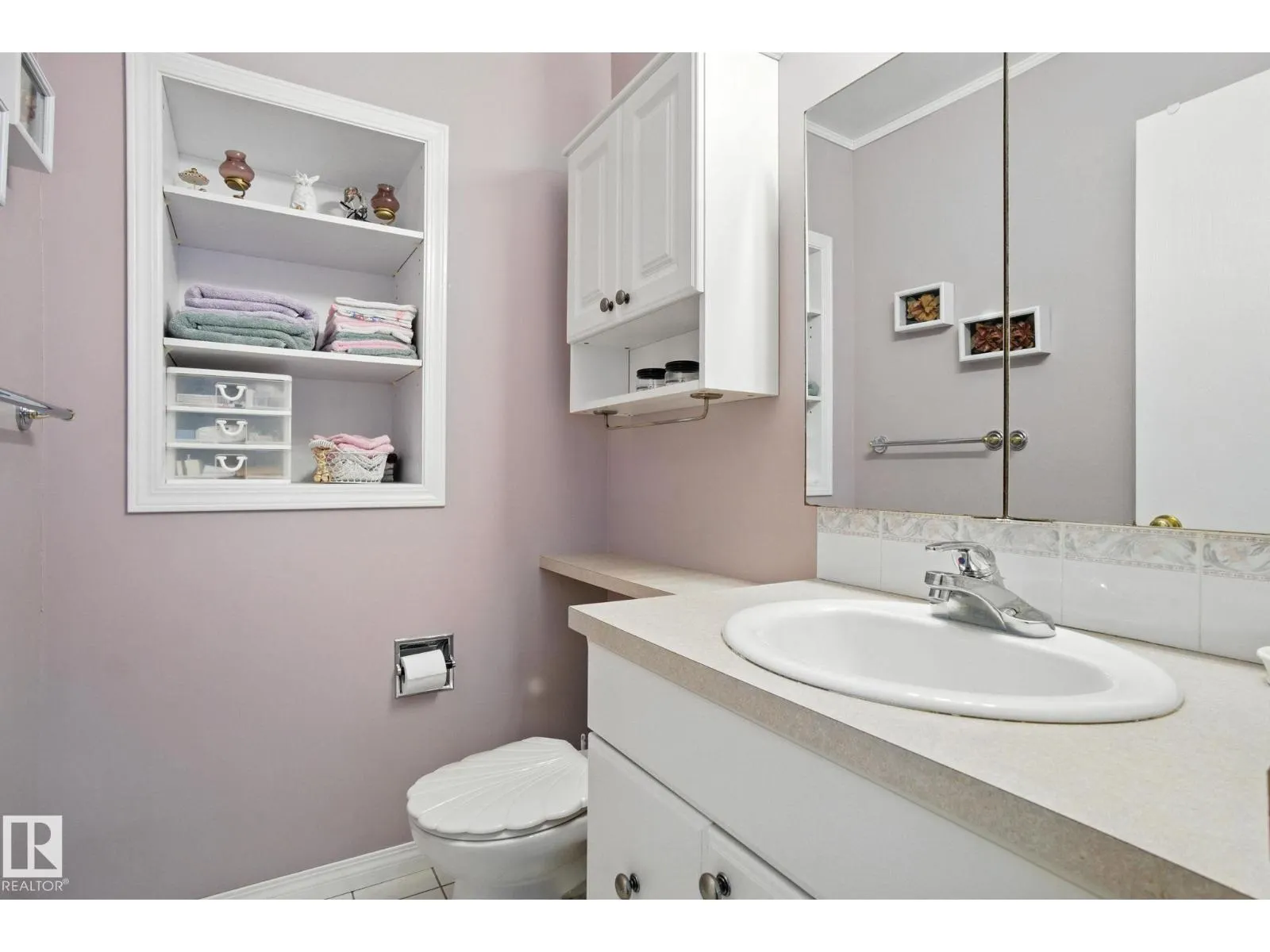 2 LAYDON DR