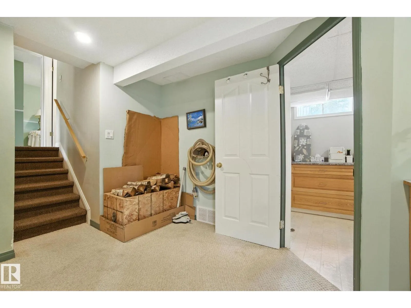 2 LAYDON DR