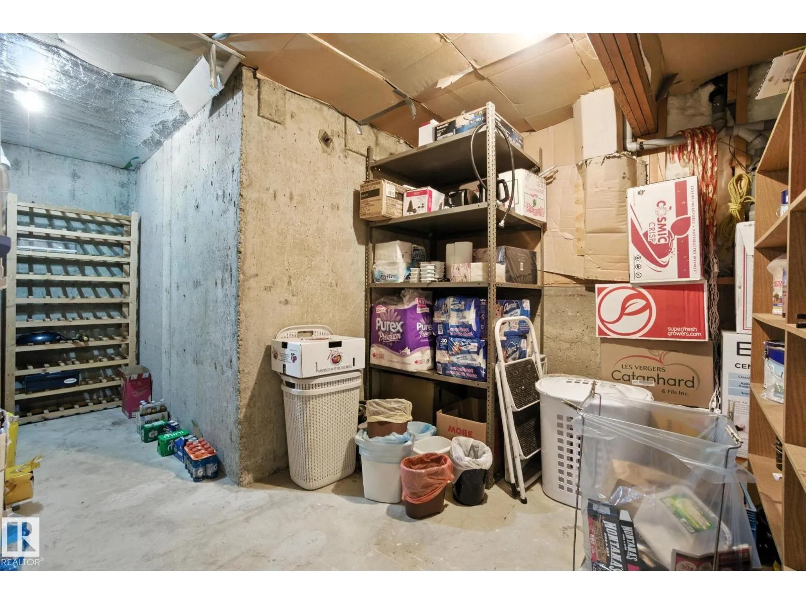 2 LAYDON DR