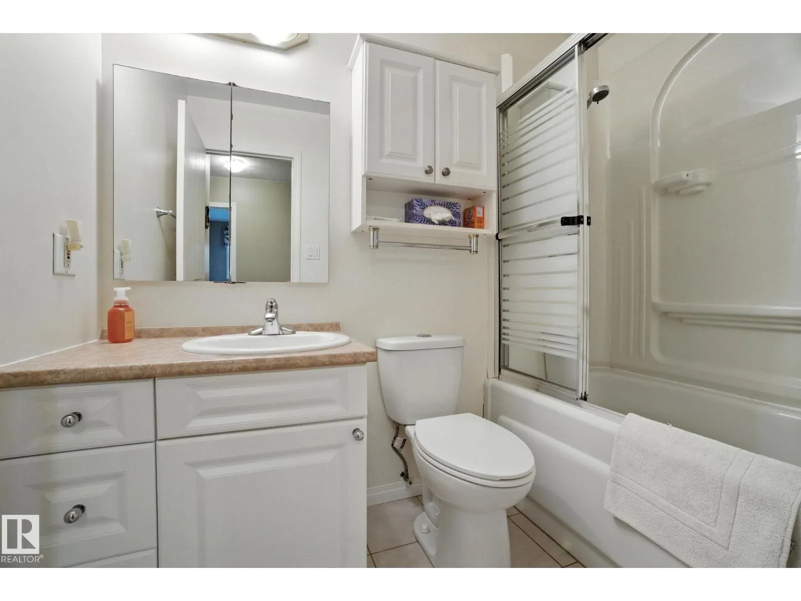 2 LAYDON DR