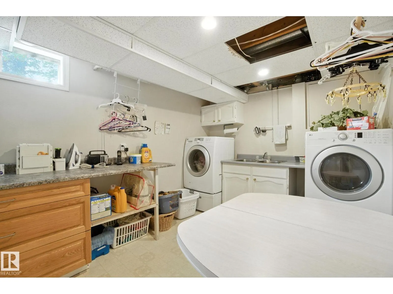 2 LAYDON DR