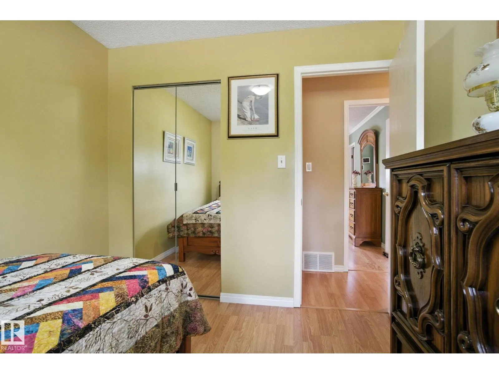 2 LAYDON DR