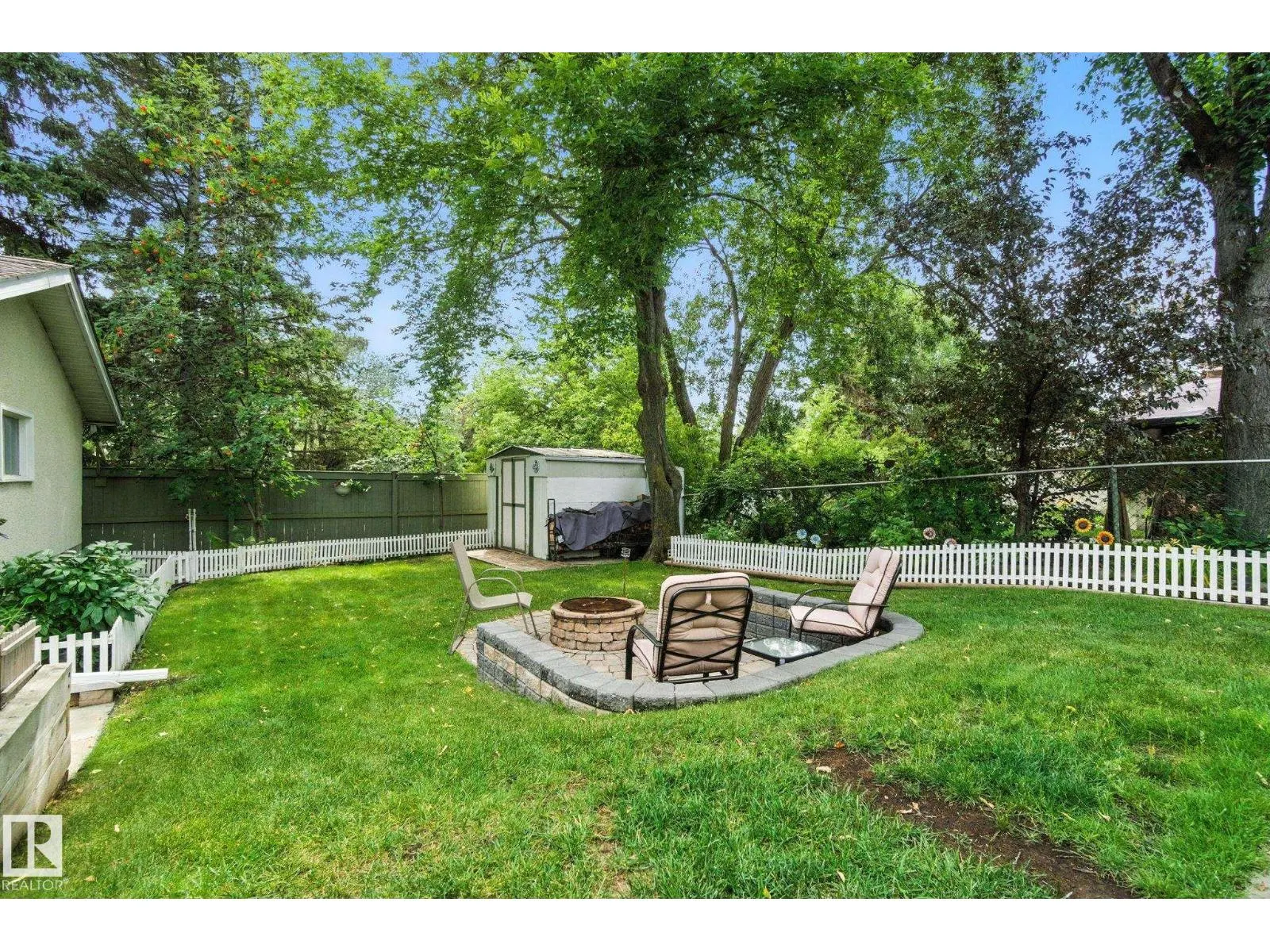 2 LAYDON DR