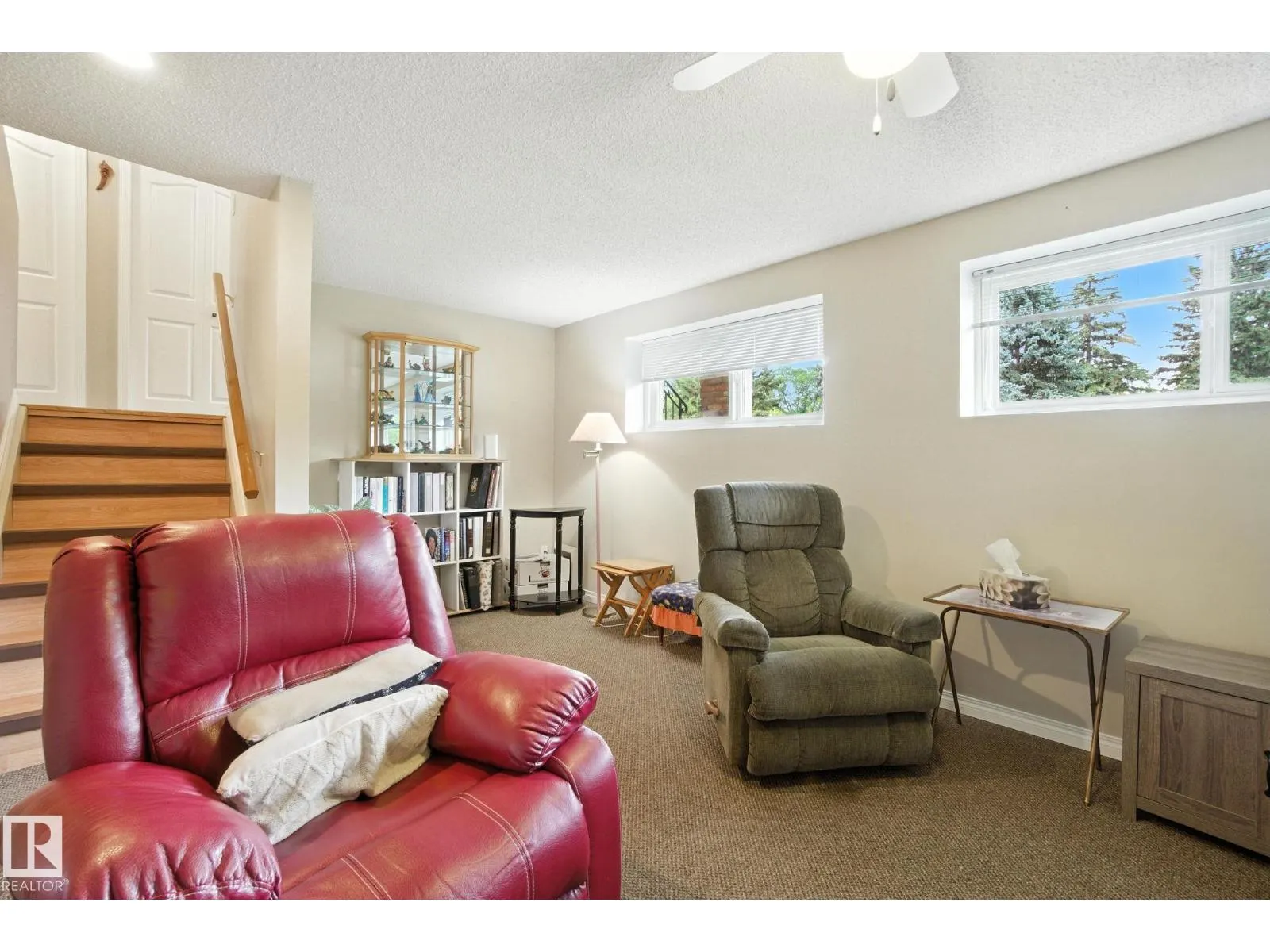 2 LAYDON DR
