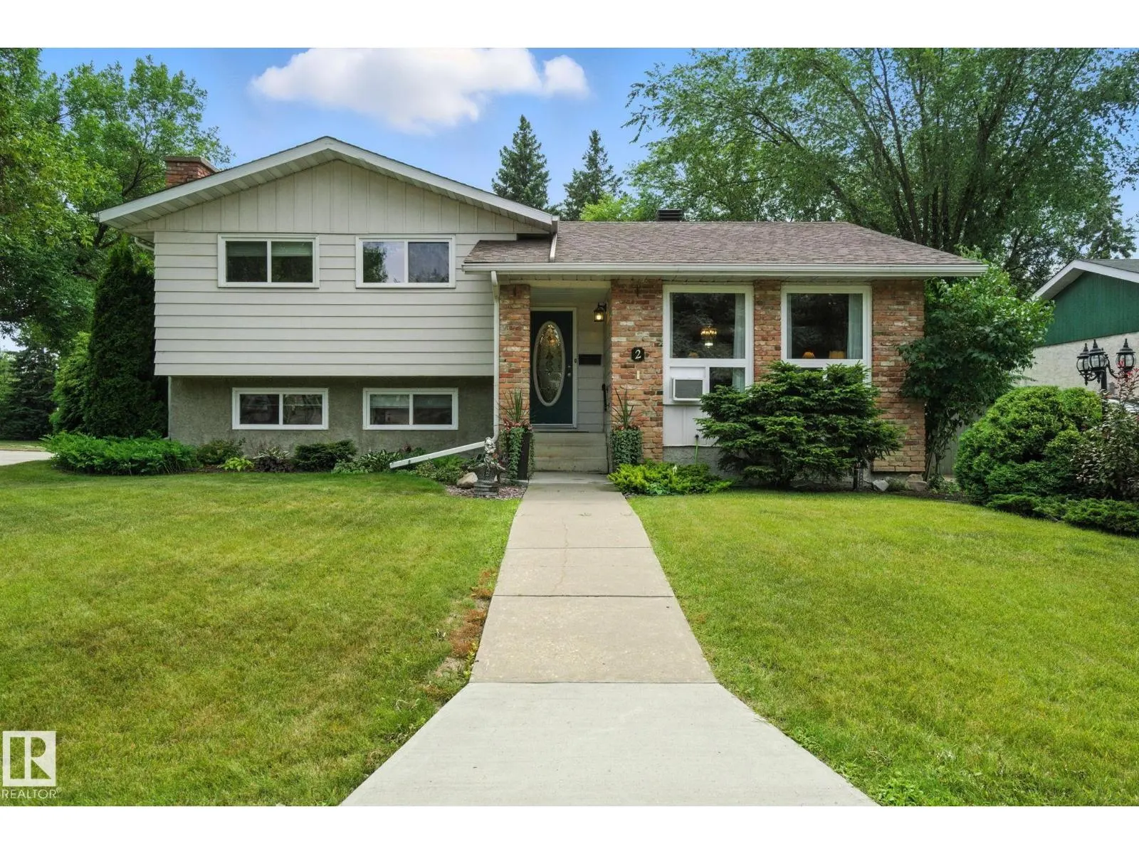 2 LAYDON DR