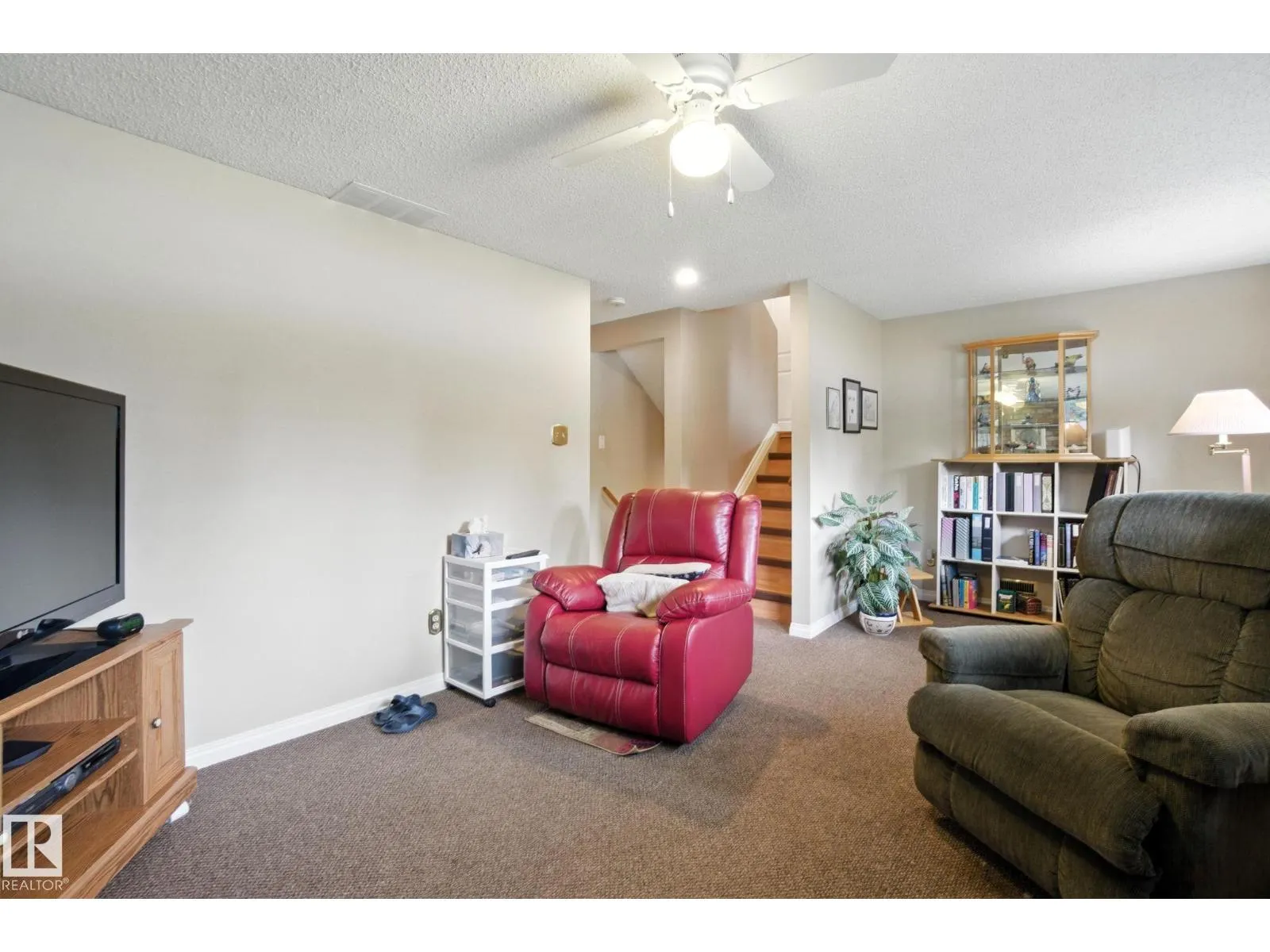 2 LAYDON DR