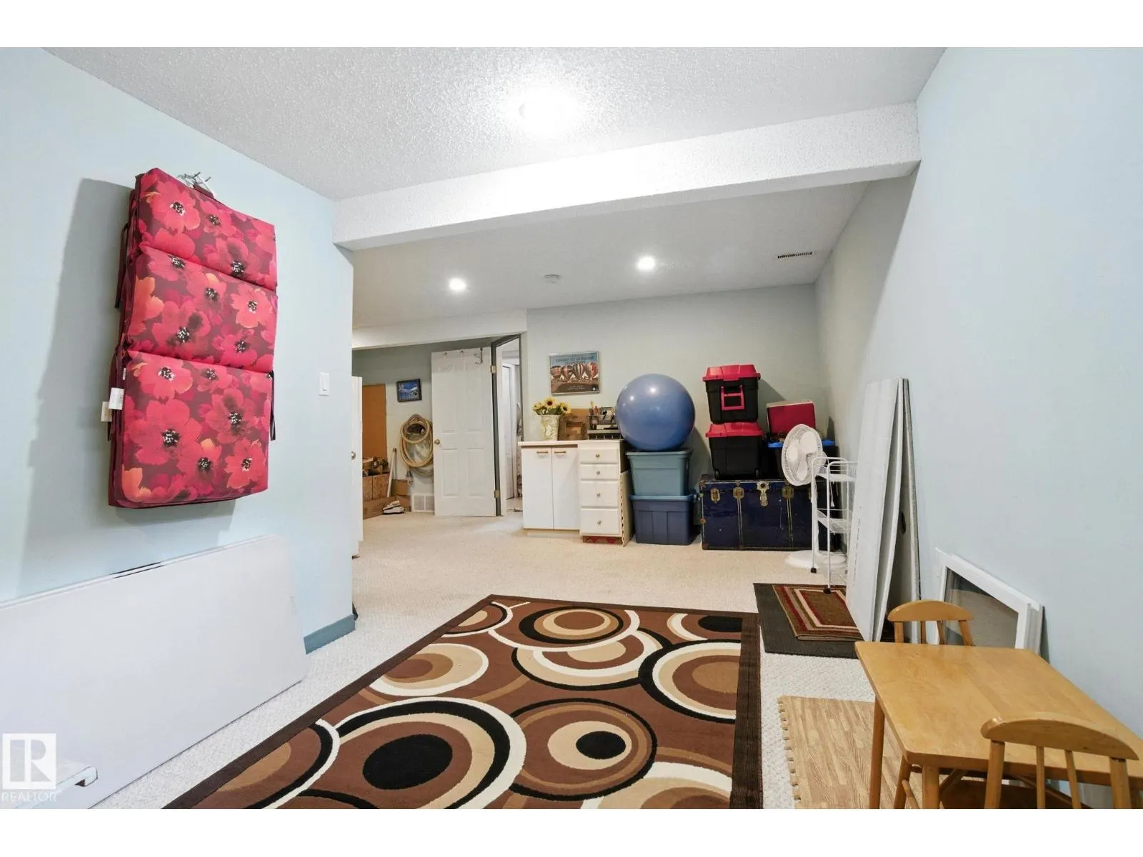 2 LAYDON DR