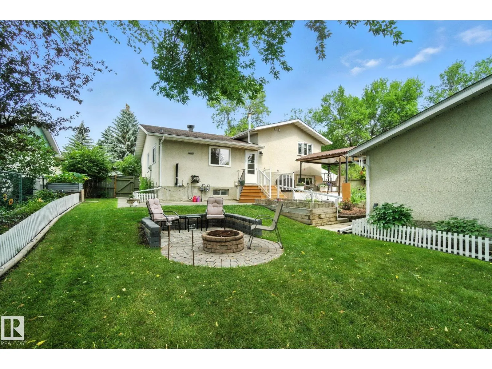 2 LAYDON DR