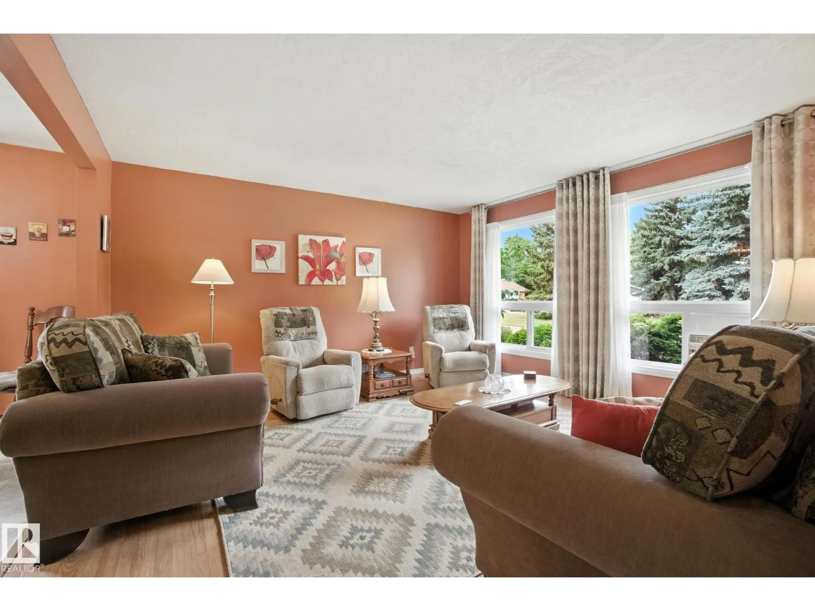 2 LAYDON DR