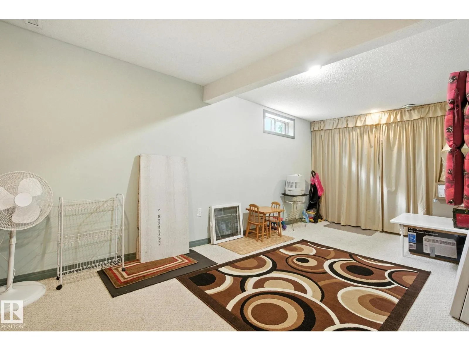 2 LAYDON DR