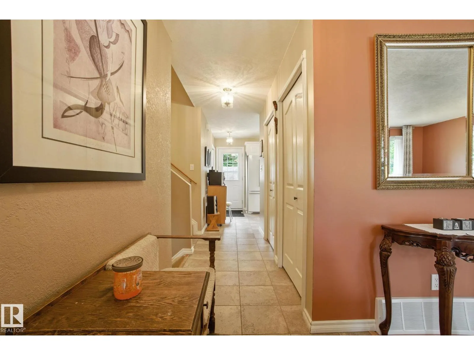 2 LAYDON DR