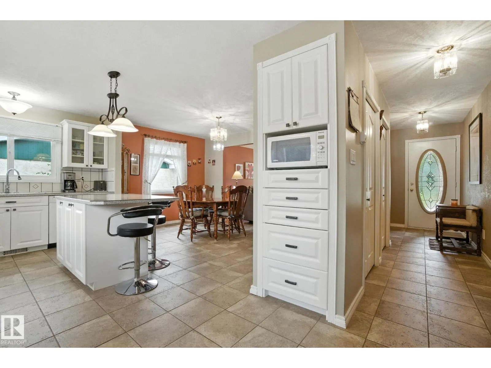 2 LAYDON DR