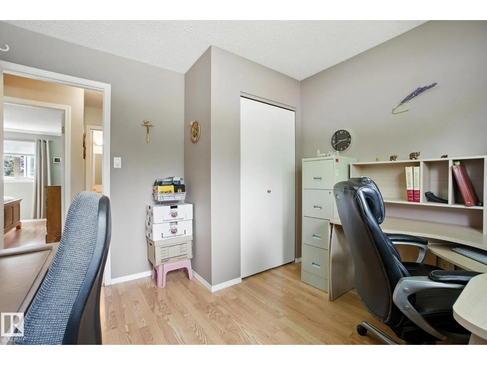 2 LAYDON DR