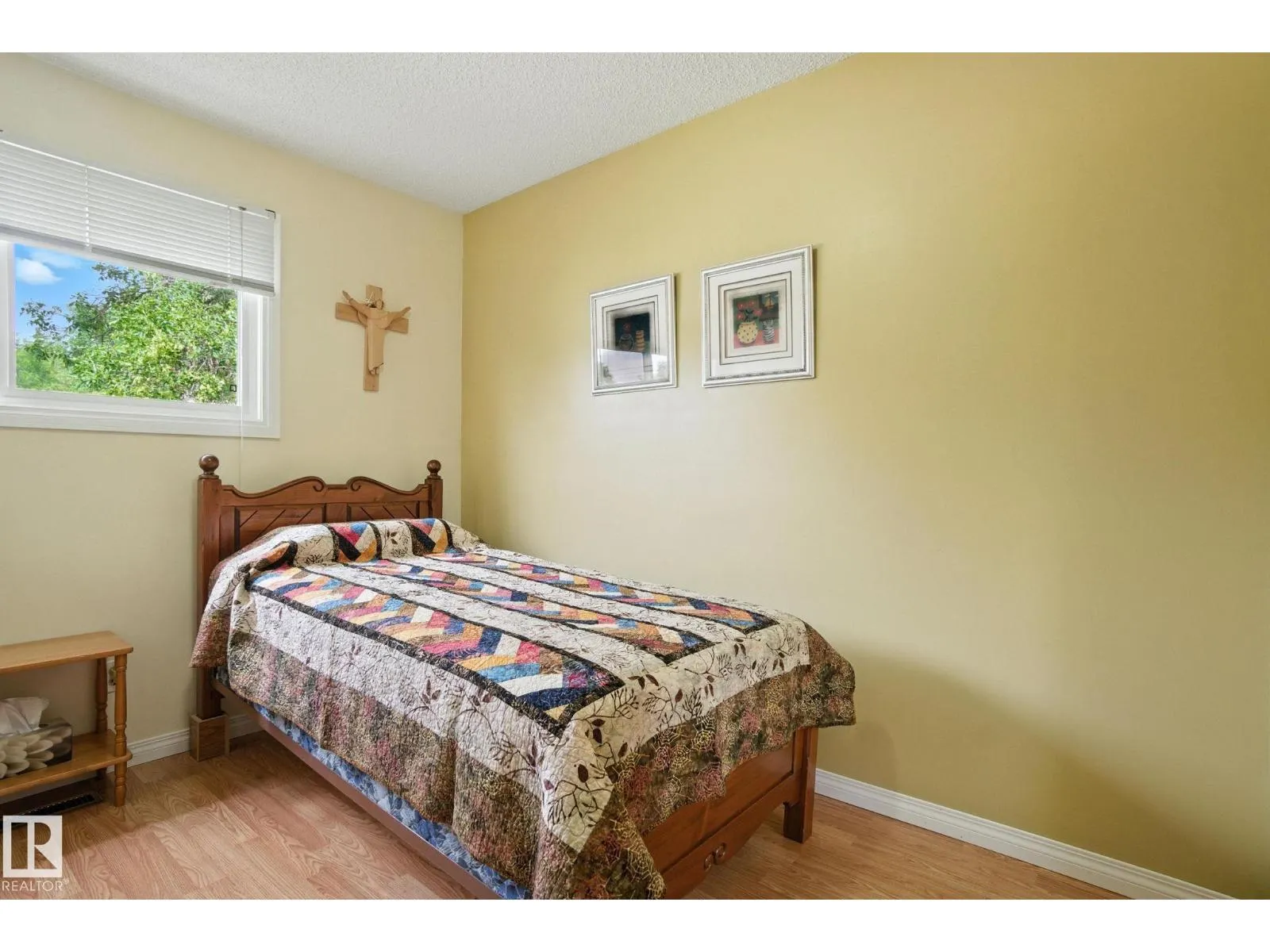 2 LAYDON DR
