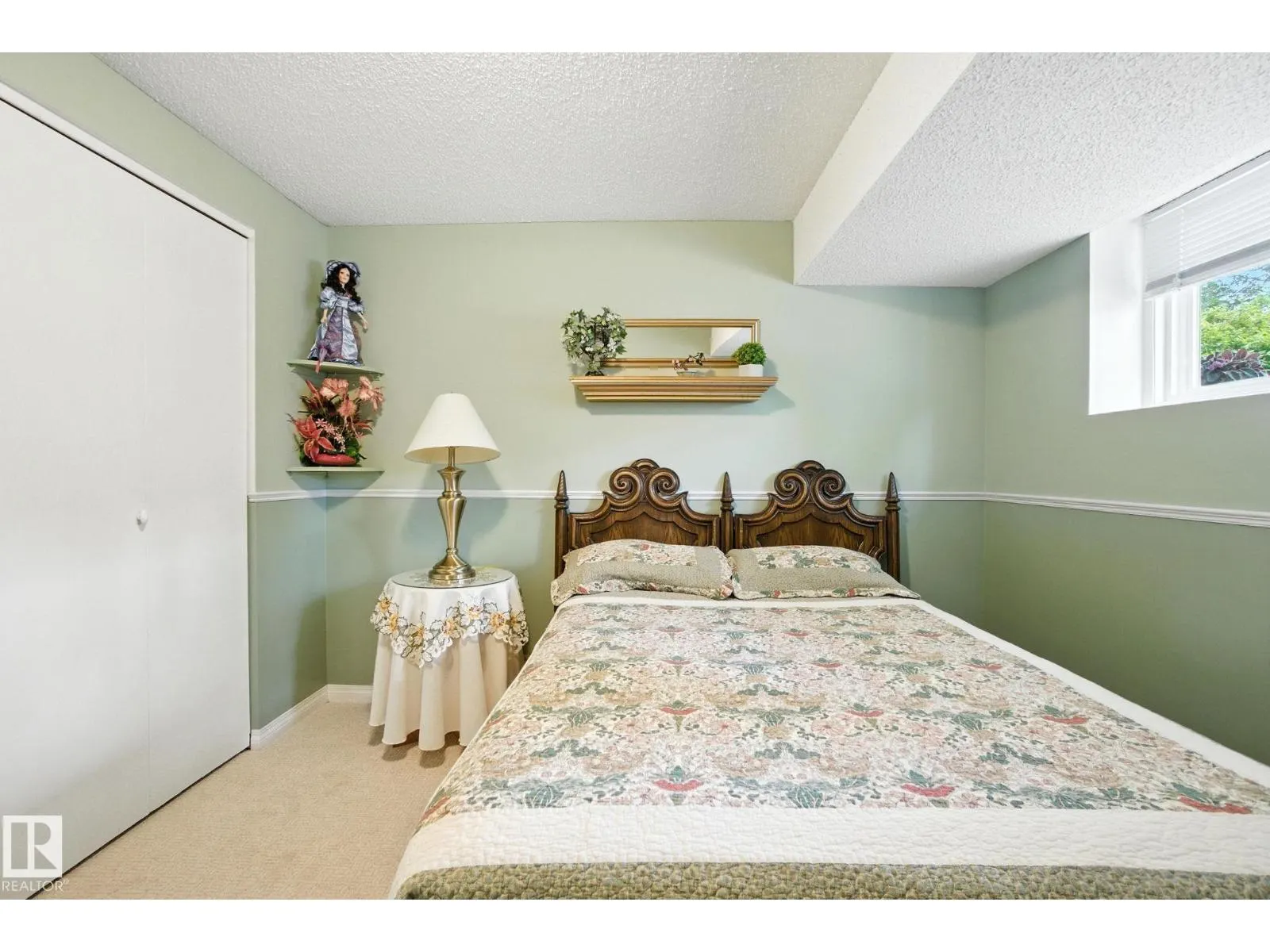 2 LAYDON DR