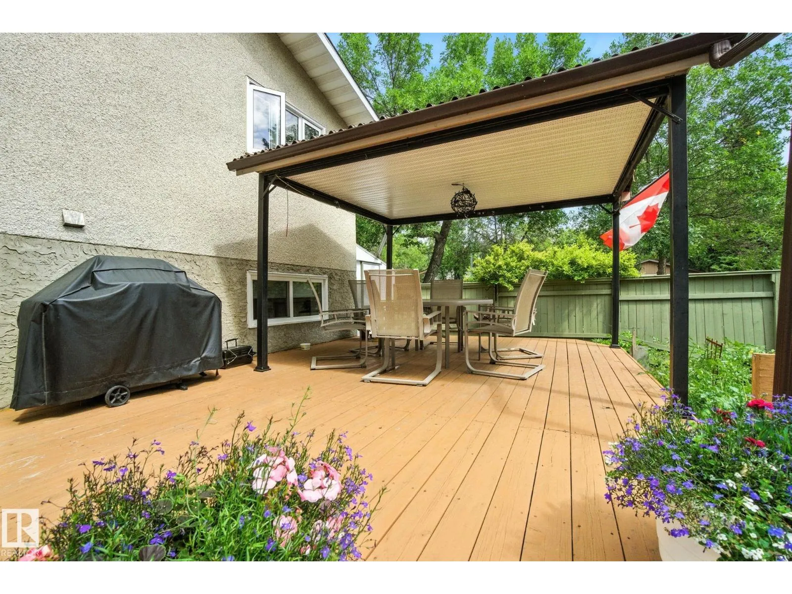 2 LAYDON DR