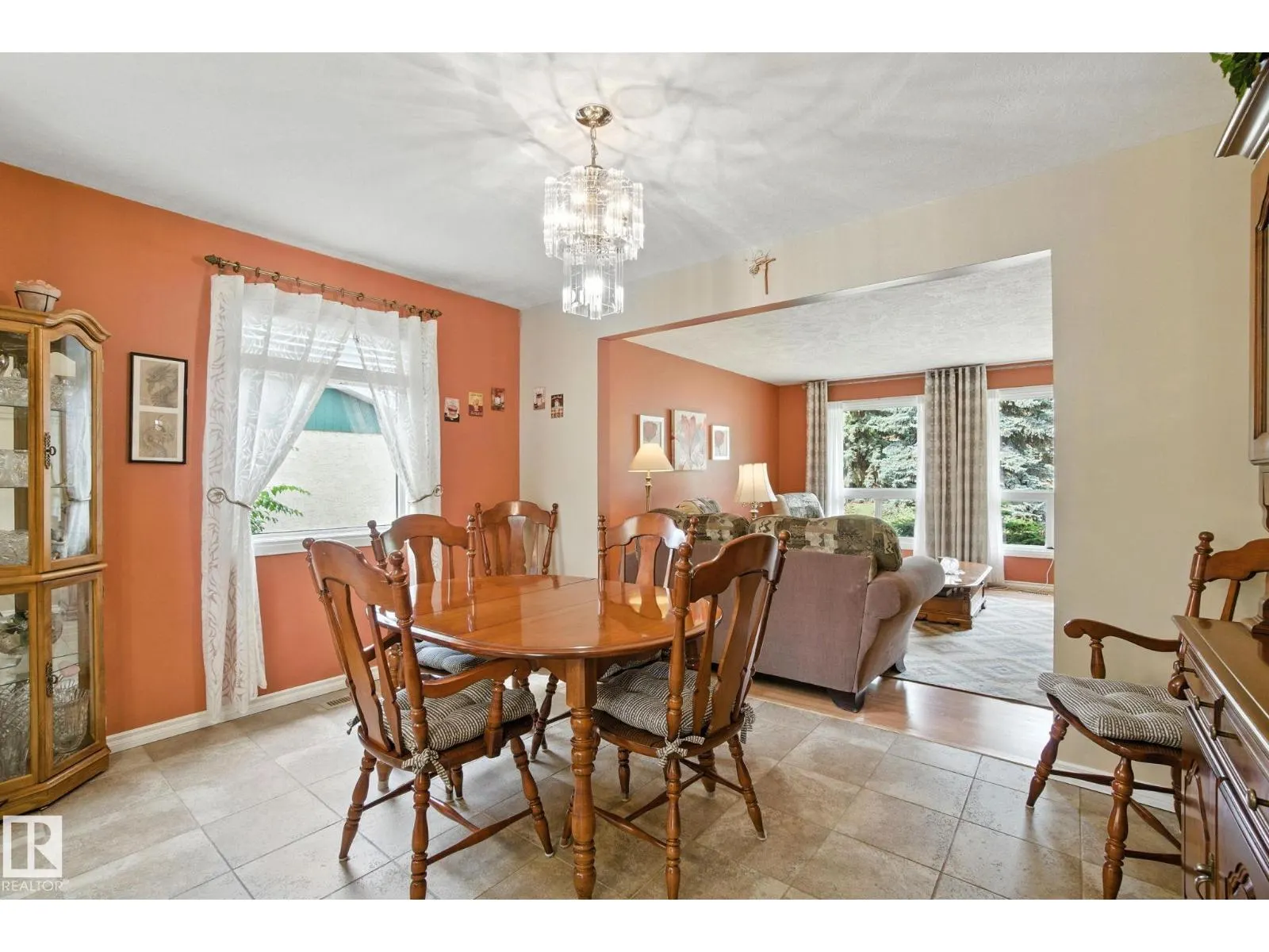 2 LAYDON DR