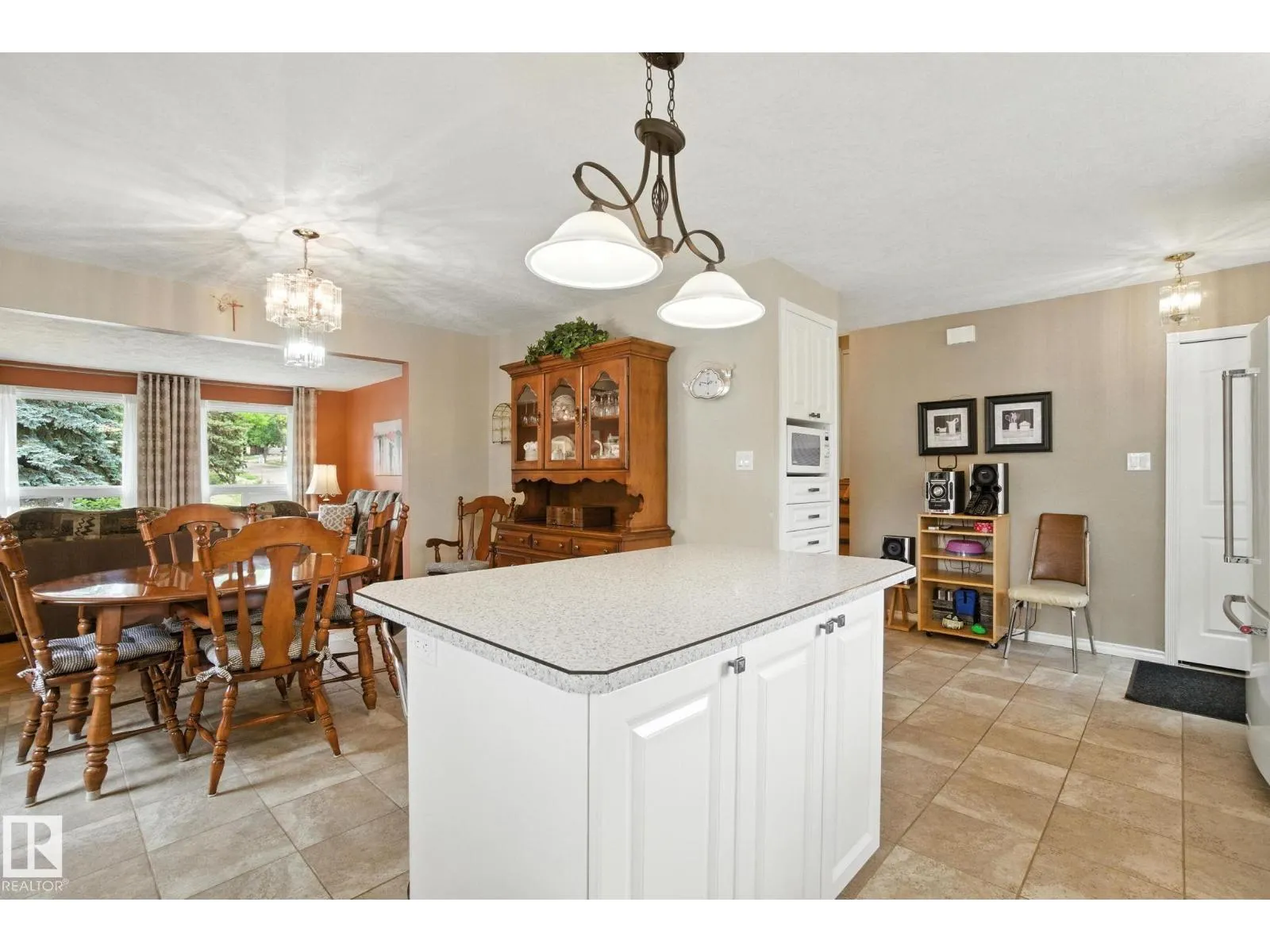 2 LAYDON DR