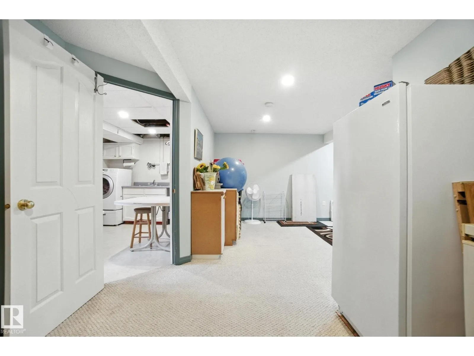 2 LAYDON DR