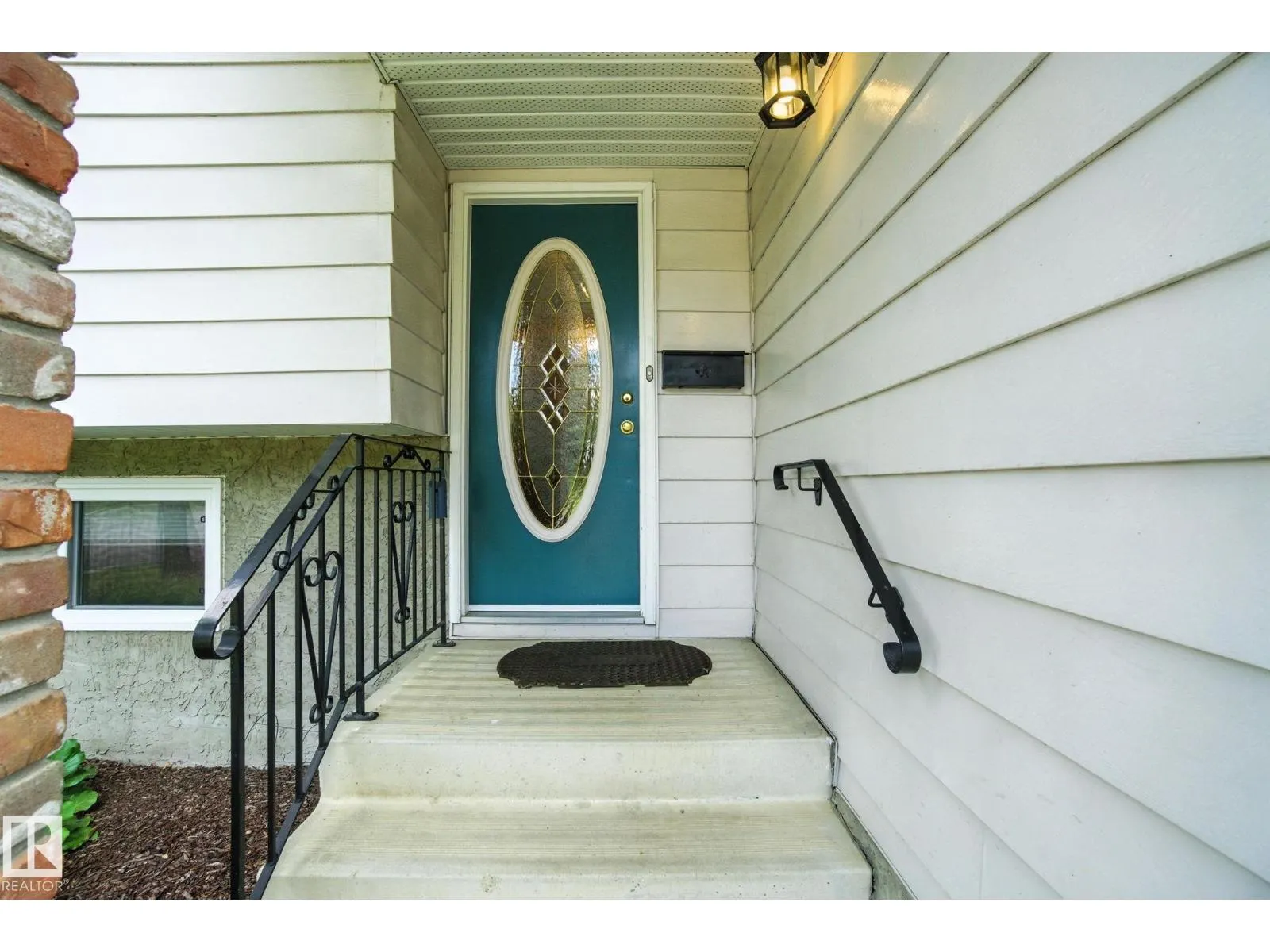 2 LAYDON DR