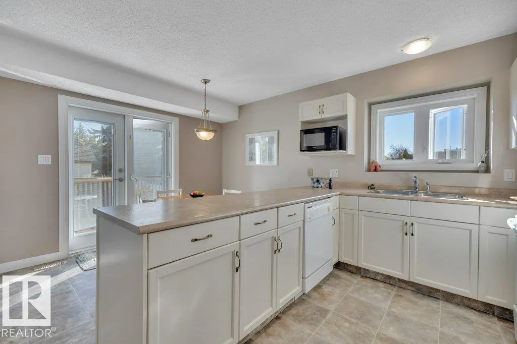 99 Meadowview DR