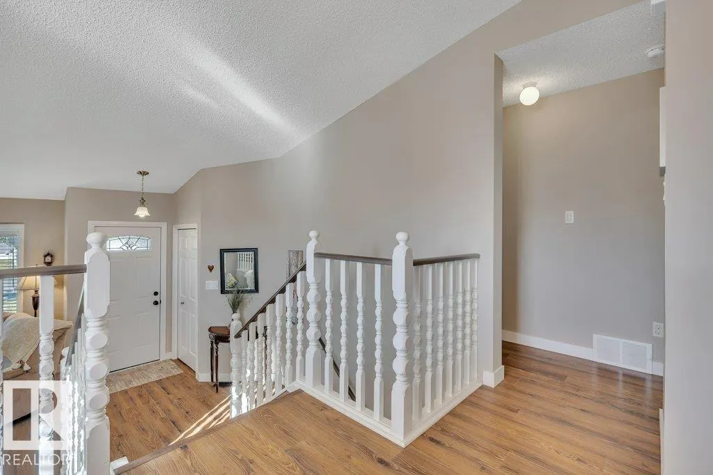 99 Meadowview DR