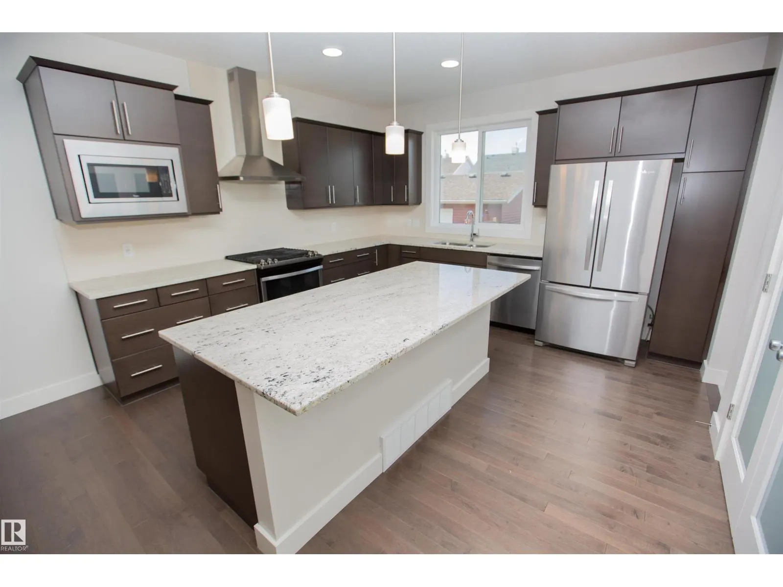7108 SUMMERSIDE GRANDE BV SW