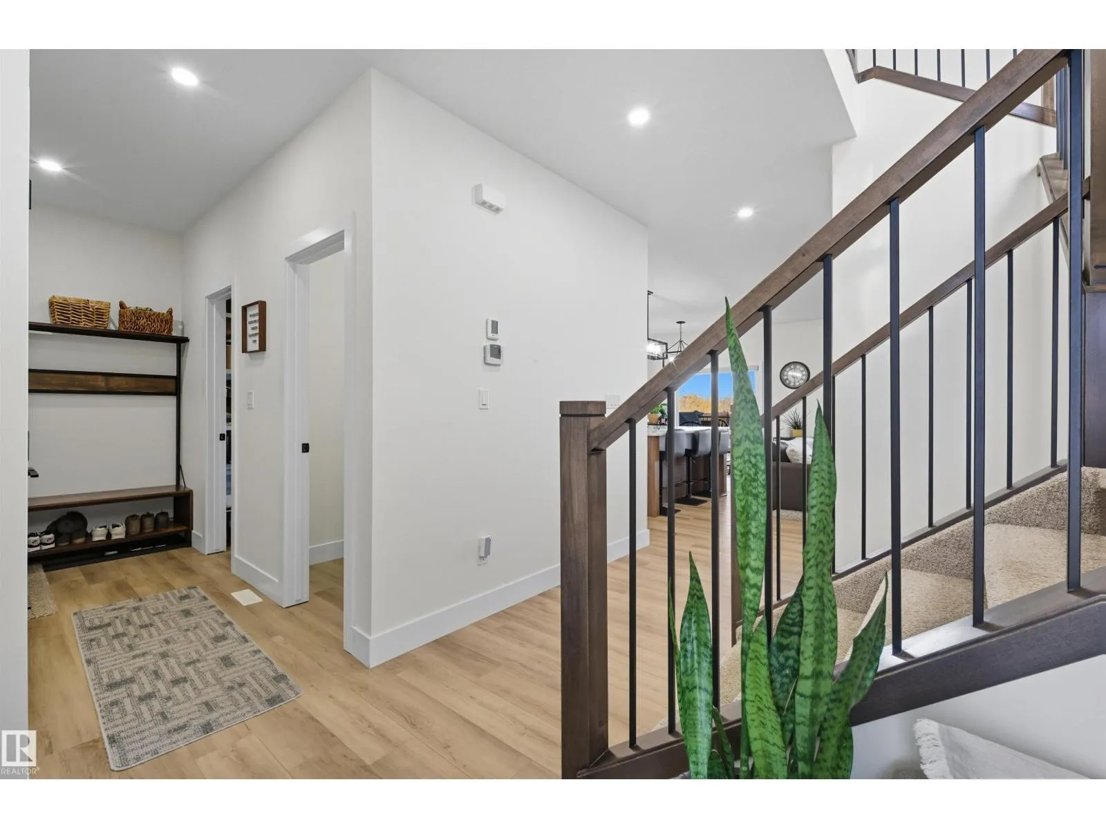 6076 180 AV NW