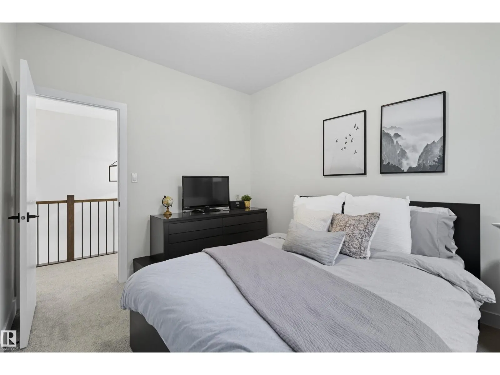 6076 180 AV NW