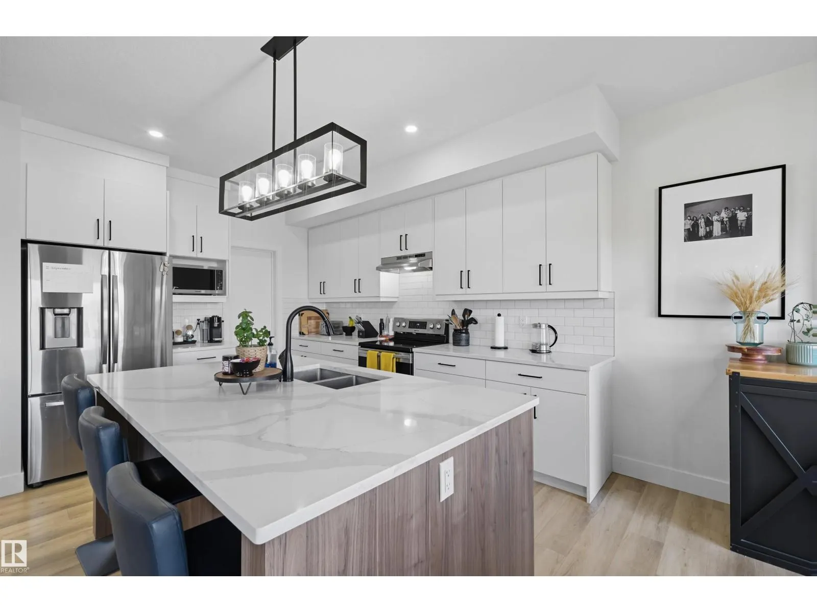 6076 180 AV NW