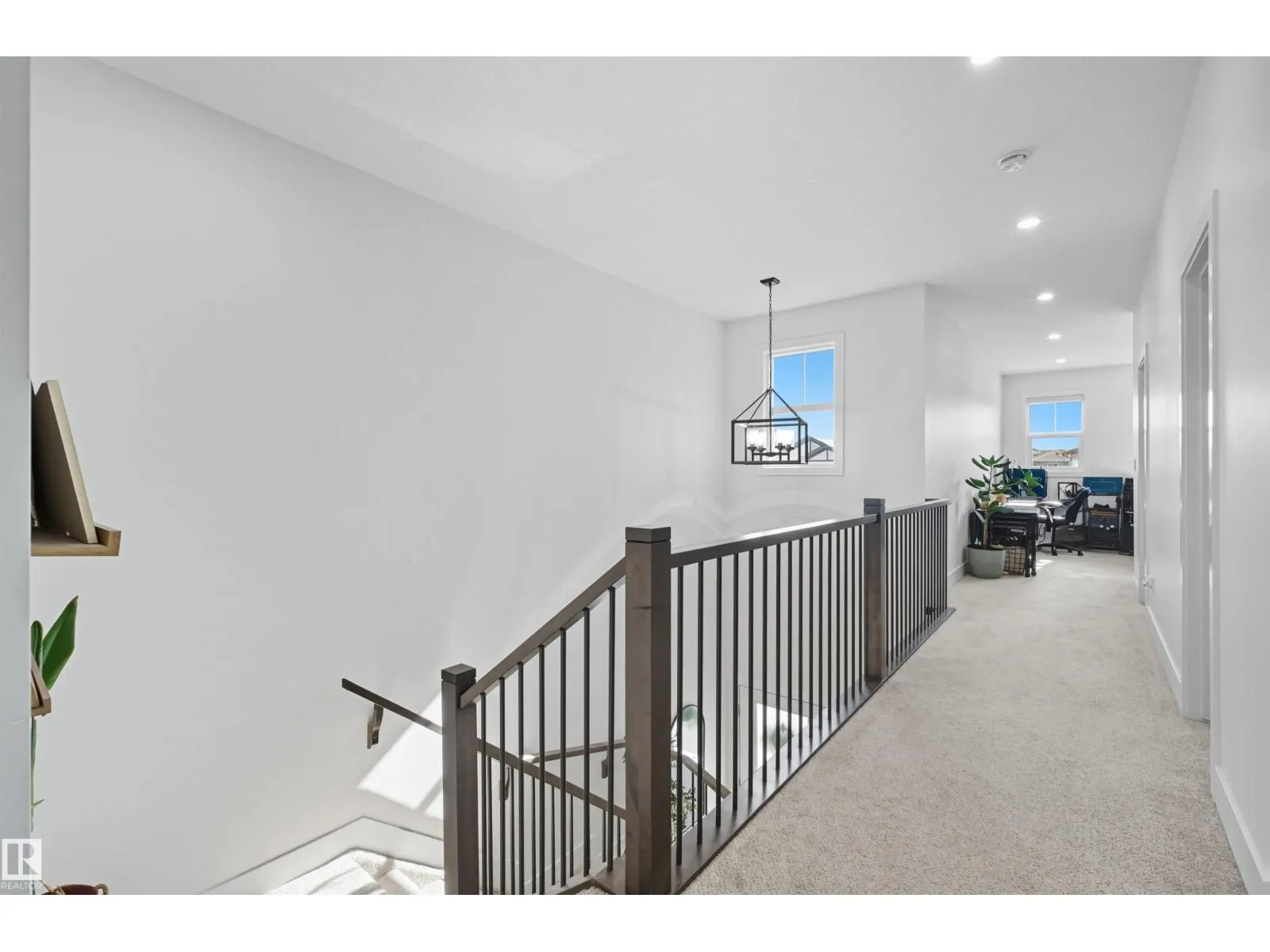 6076 180 AV NW