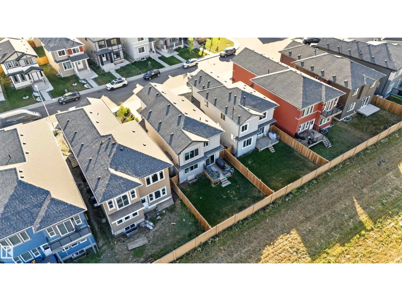 6076 180 AV NW