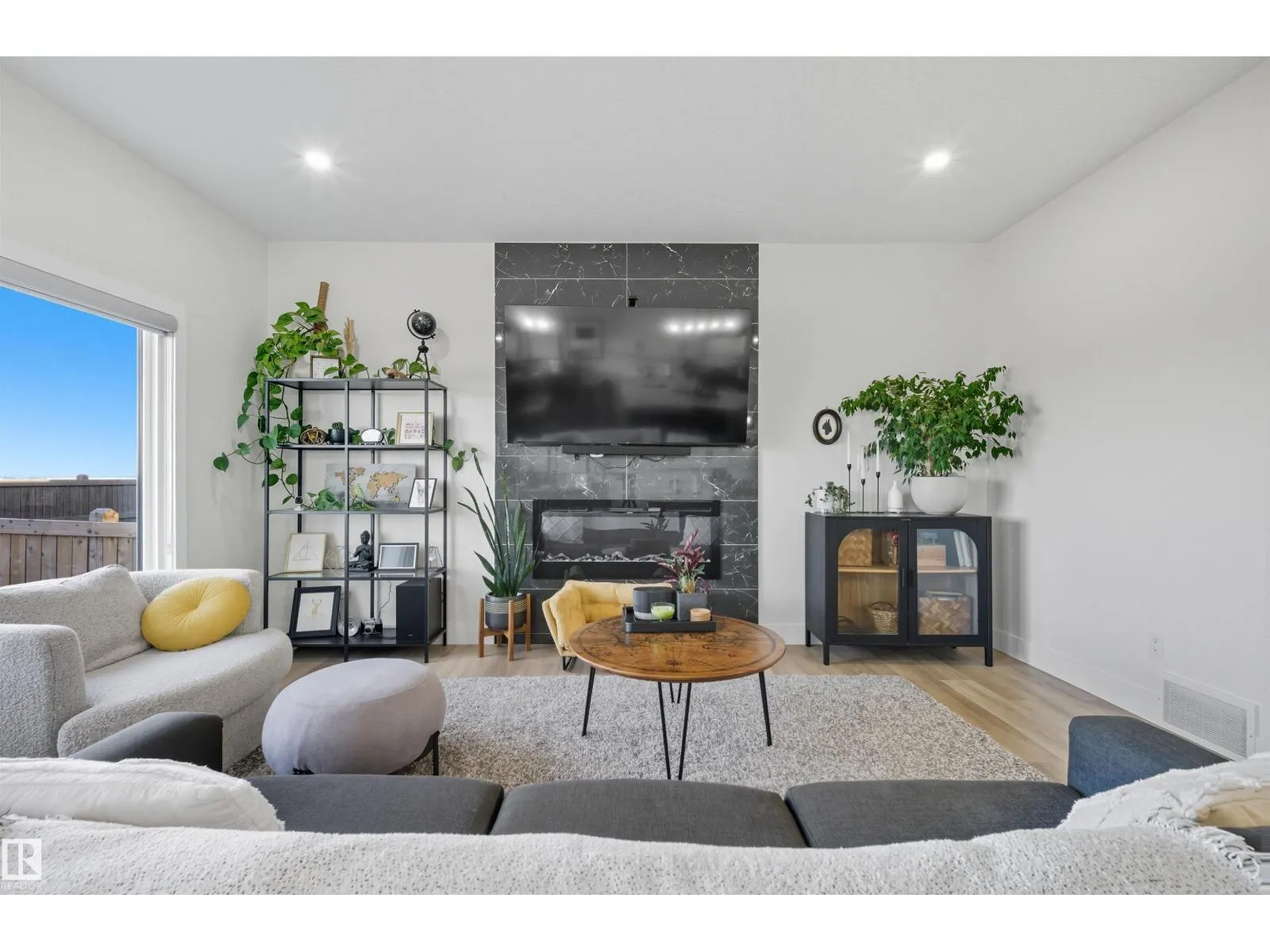 6076 180 AV NW