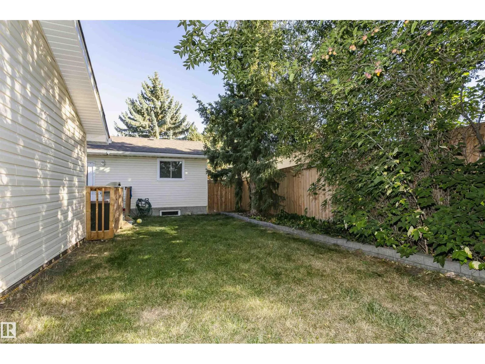 18331 68 AV NW