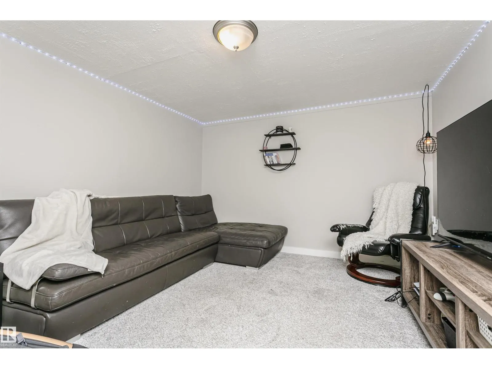 18331 68 AV NW