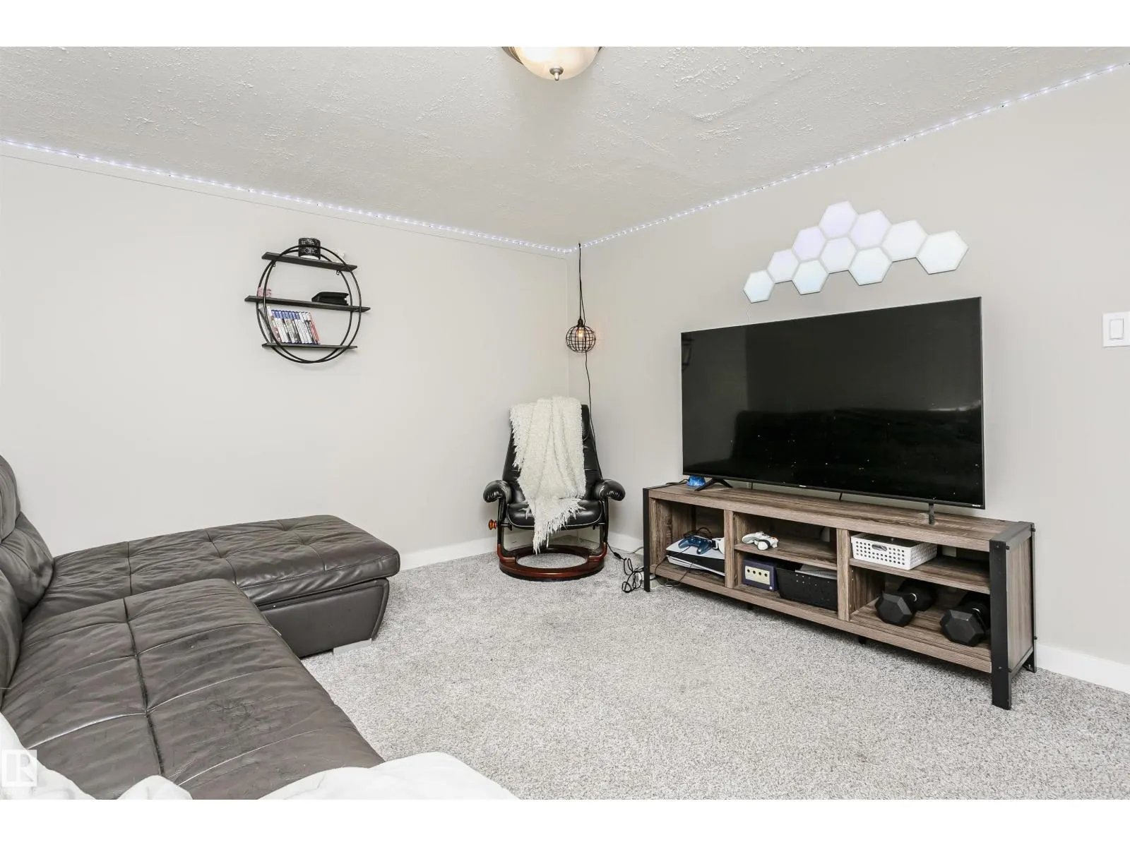 18331 68 AV NW
