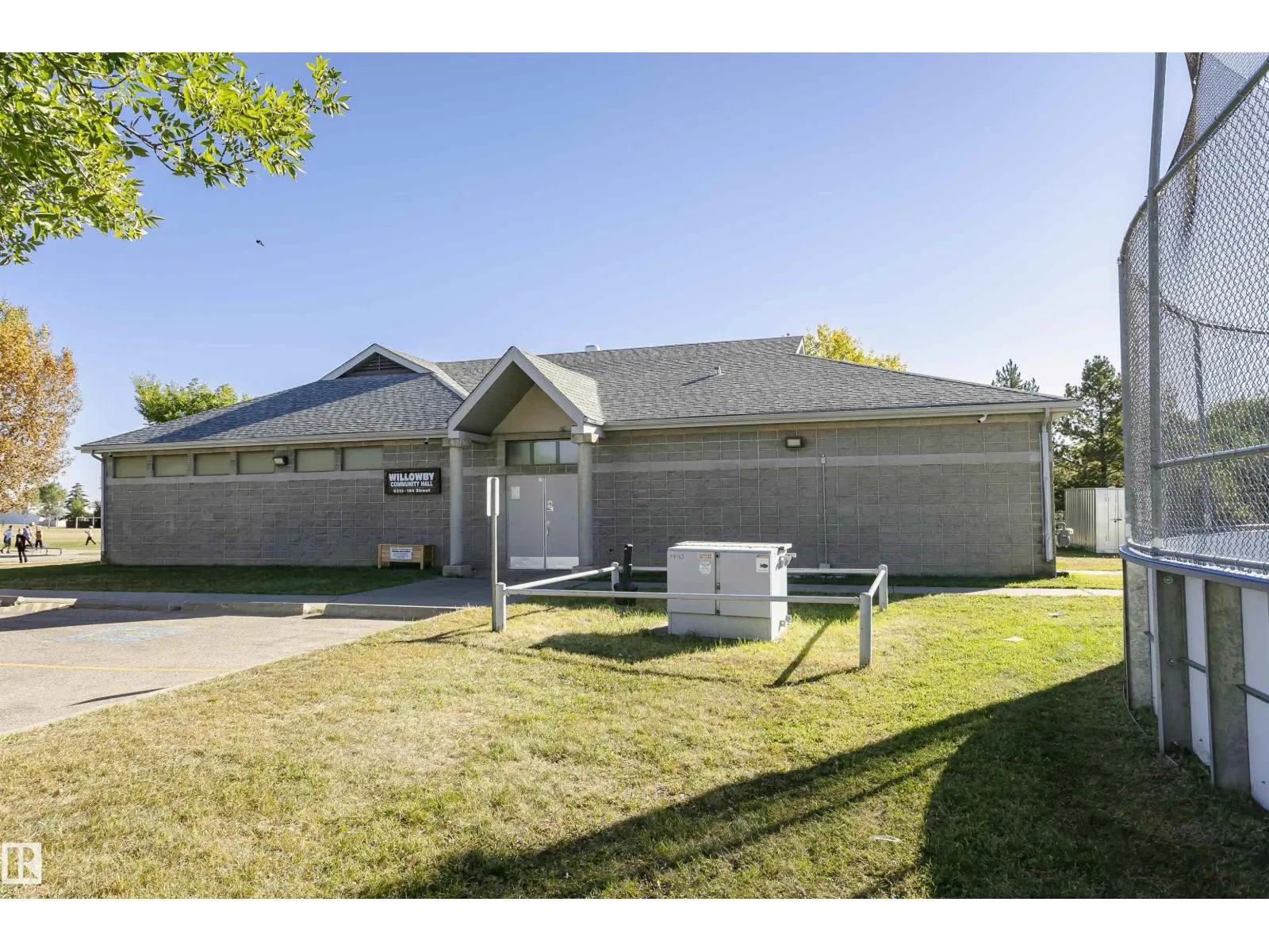 18331 68 AV NW