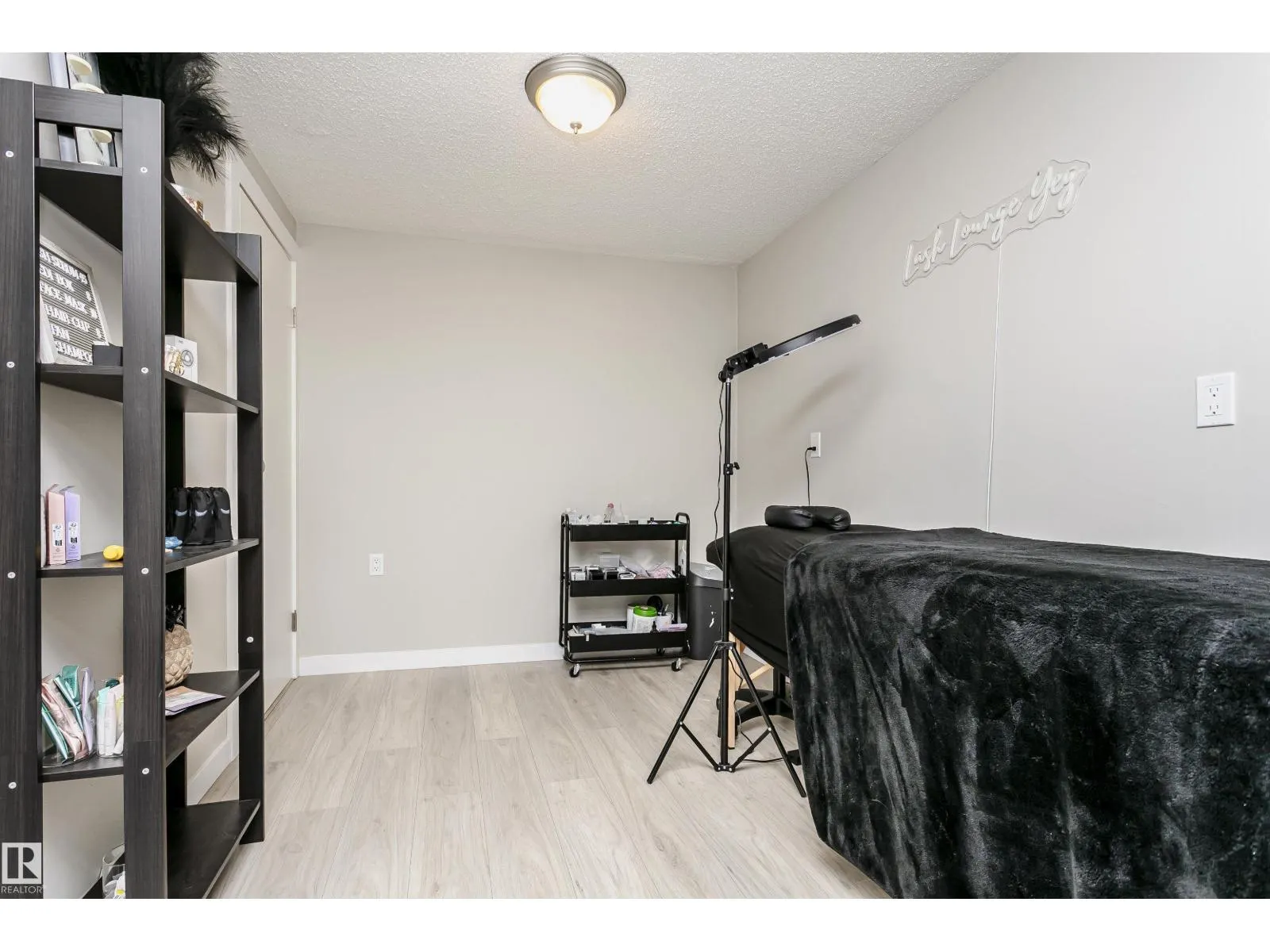 18331 68 AV NW