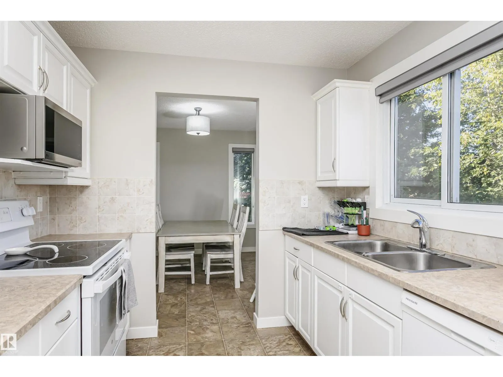 18331 68 AV NW