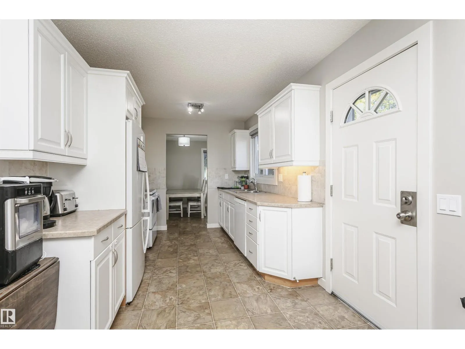 18331 68 AV NW
