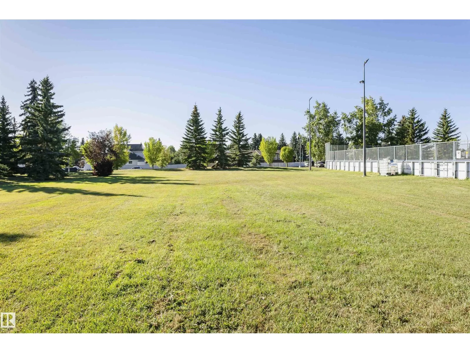 18331 68 AV NW