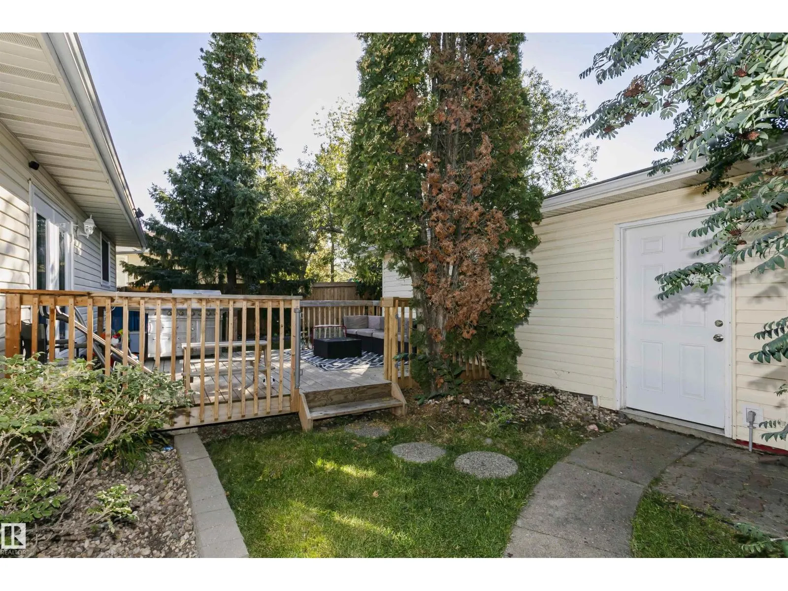 18331 68 AV NW